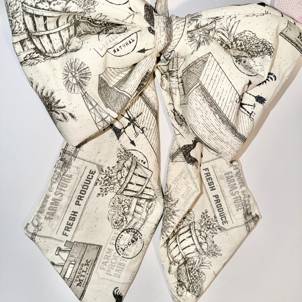 Farmhouse Print door Bow  - Cream and Black